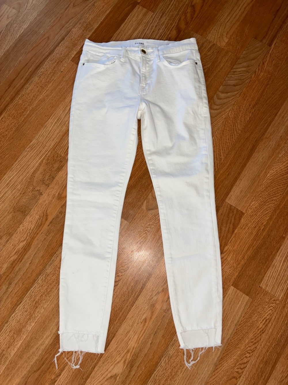 Frame Denim White Skinny Jeans with Frayed Hem